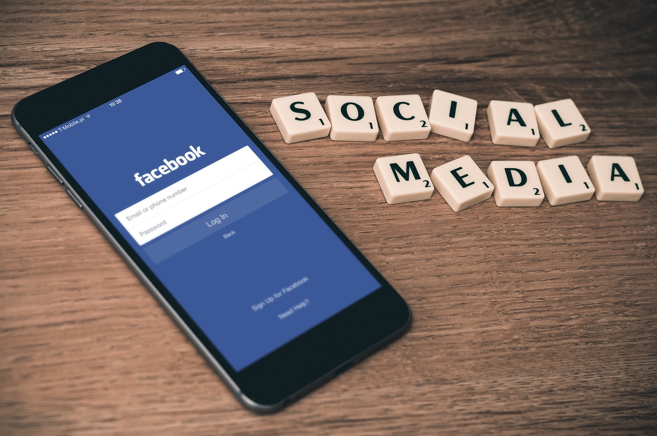 How Social Media Can Both Help And Harm Your Business