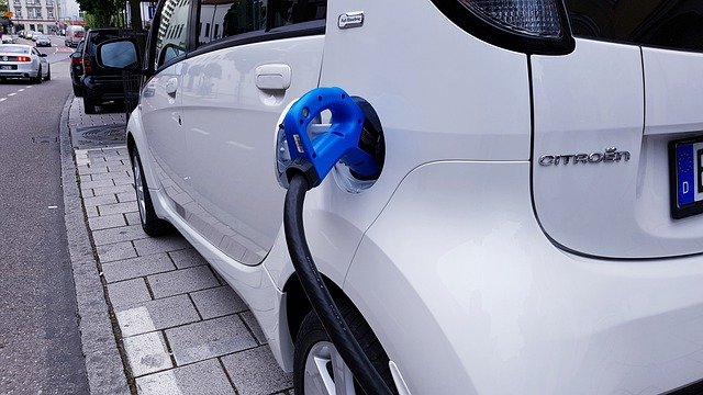 Three Reasons Why An Electric Car Might Be A Good Idea For Today’s Commuters